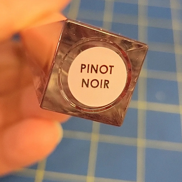 Manna Kadar Liplocked Priming Gloss Stain - Red Pinot Noir 5ml - Picture 2 of 3